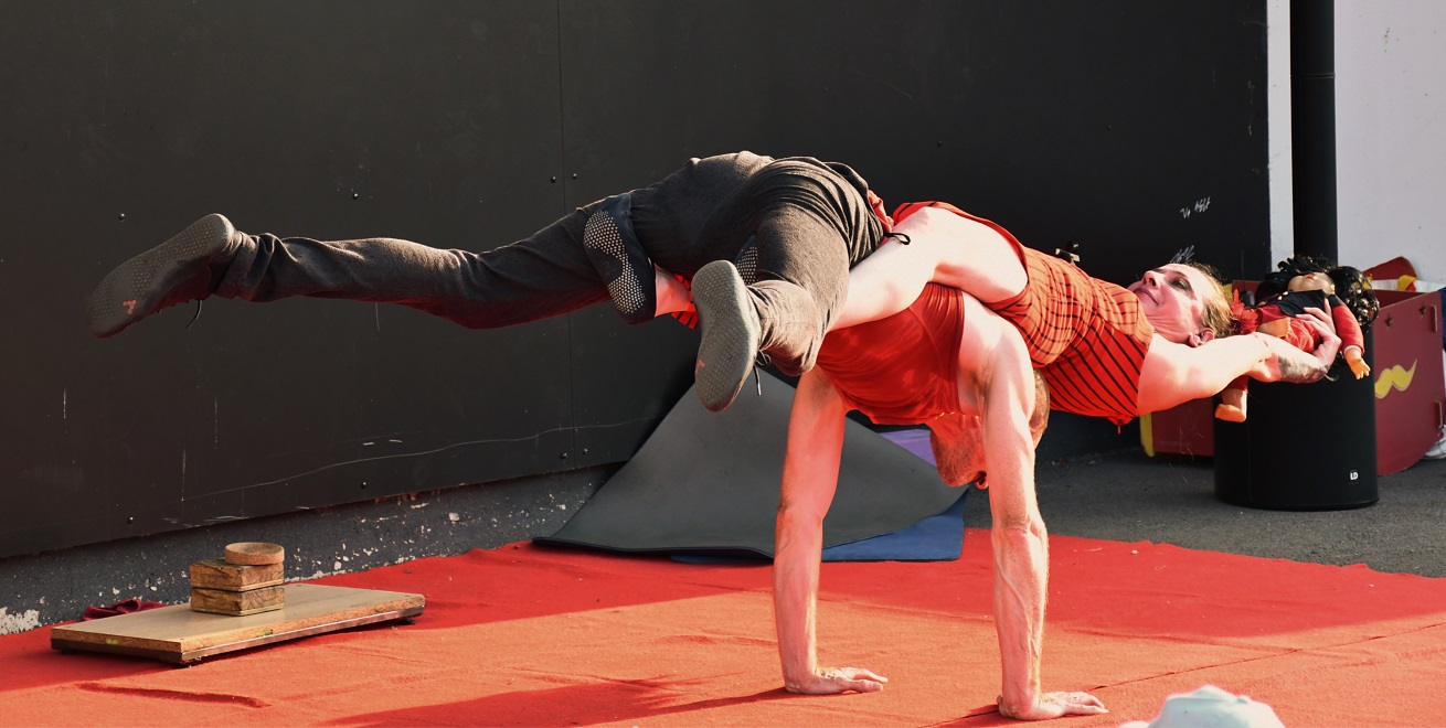 du porté acrobatique de haute performance