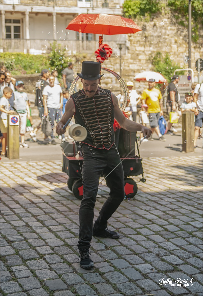 Sylvestre en pleine figure de jonglage