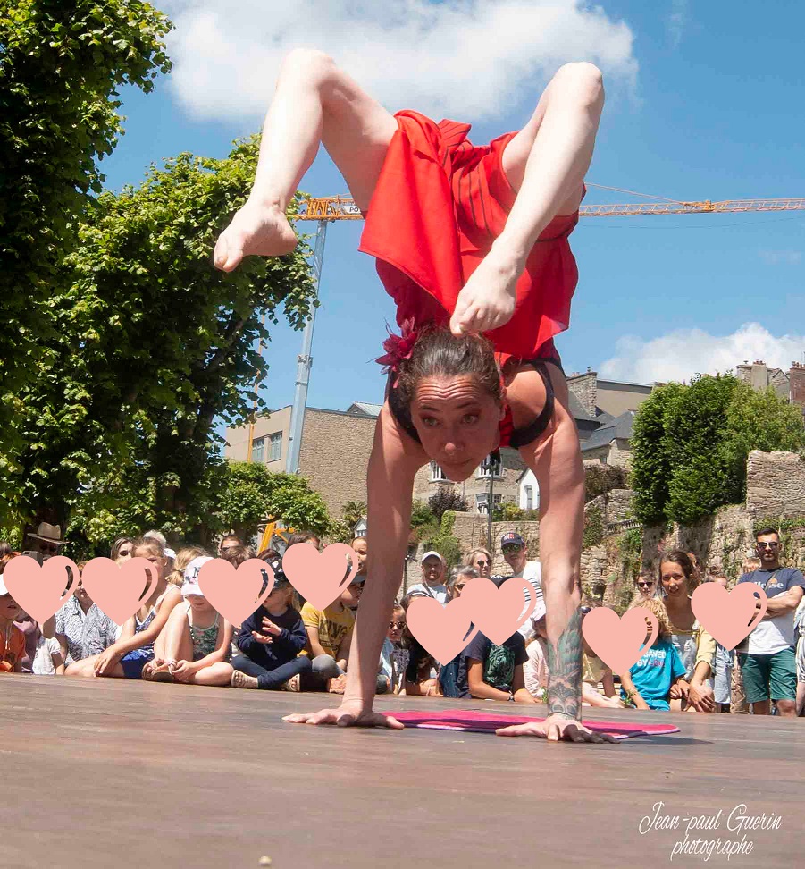 un équilibre de contorsionniste