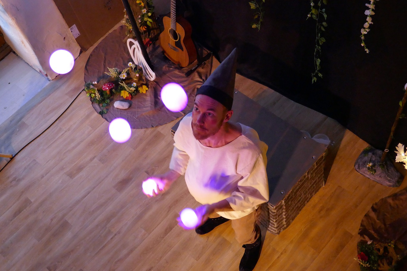 des balles lumineuses ou des fruits magiques?